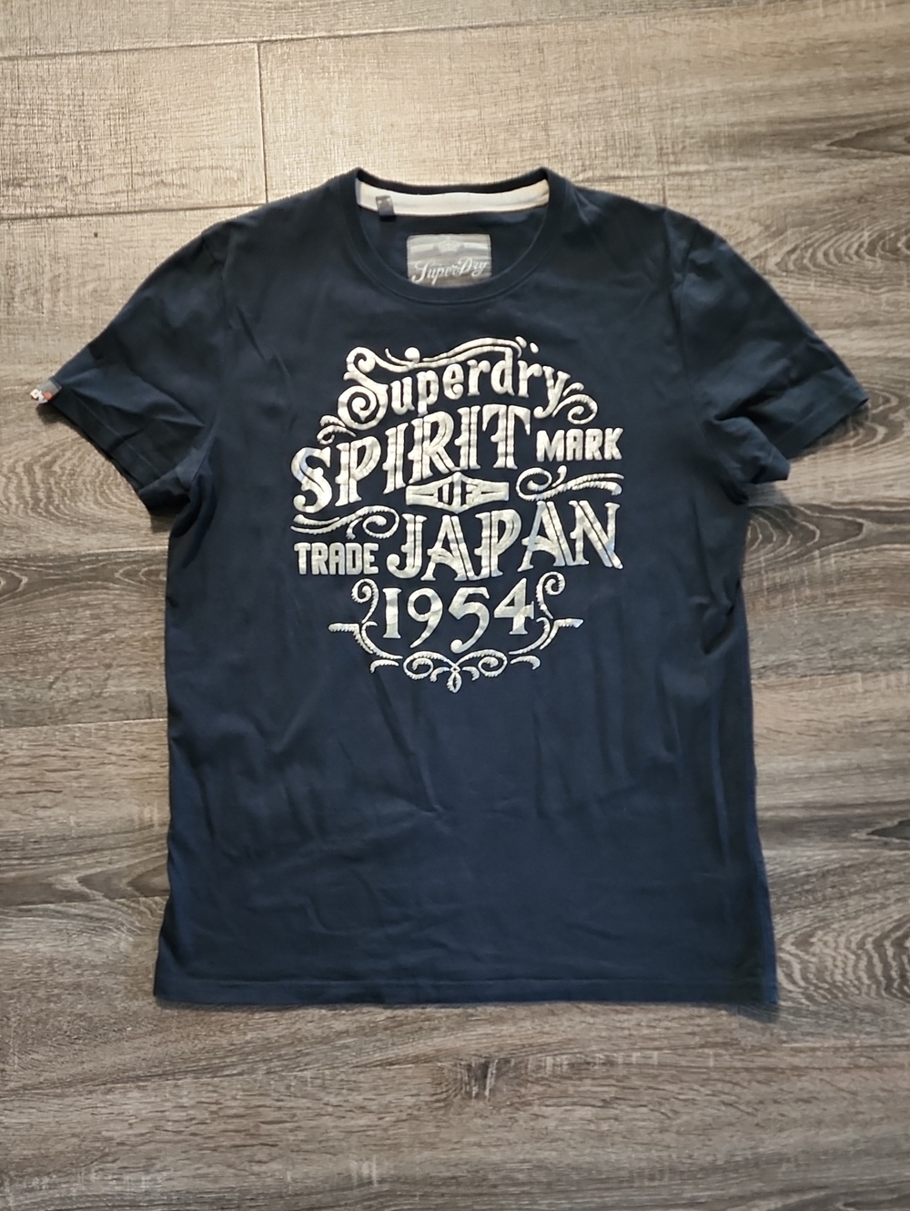 🎉 SuperDry Graphic Tee 🎉